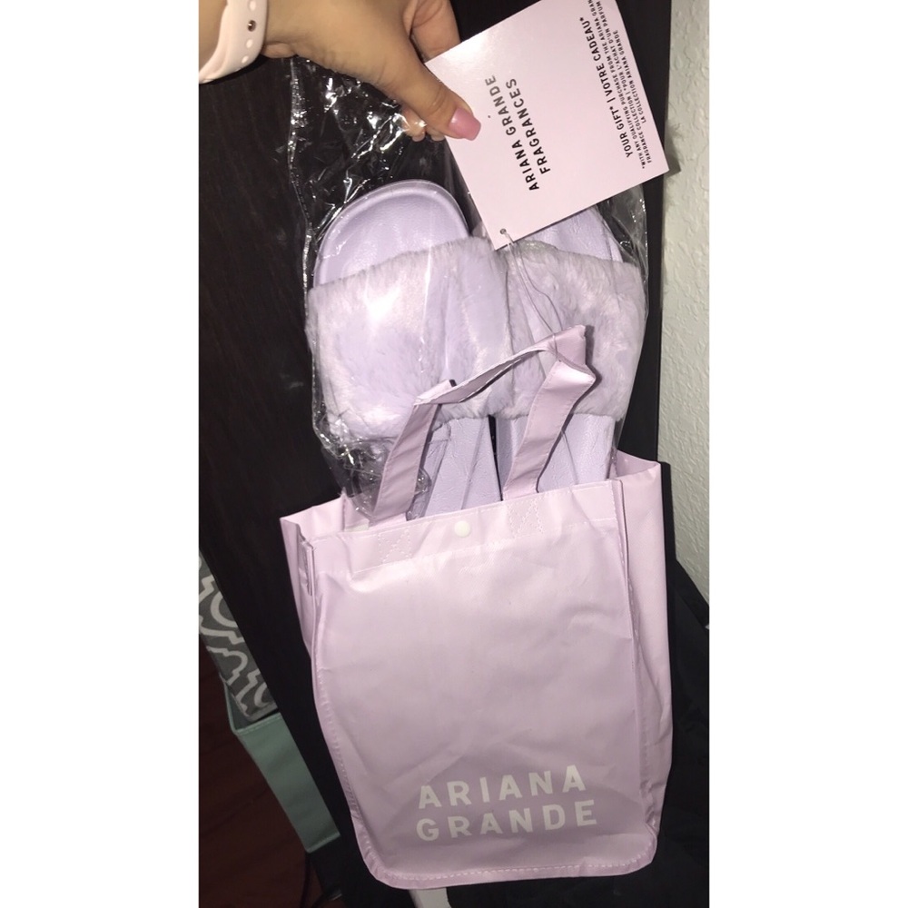 NewArianna grande lavender fussy slides w/tote bag